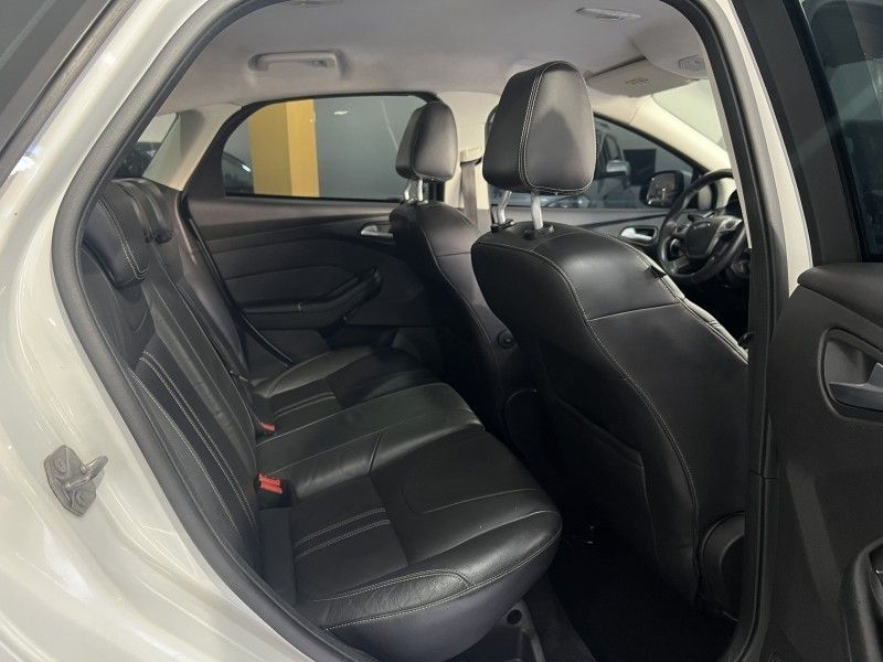 FORD FOCUS 2.0 SE PLUS 16V 2014/2014 PRIME MULTIMARCAS CAXIAS DO SUL / Carros no Vale