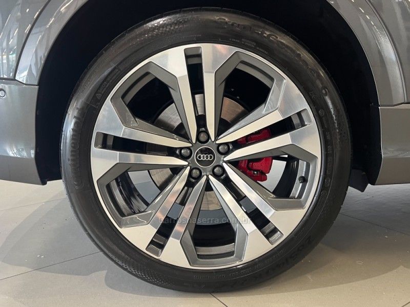 AUDI Q8 3.0 TFSI PERFORMANCE BLACK QUATTRO V6 24V S-TRONIC 2023/2023 ÓTIMA CAR FLORES DA CUNHA / Carros no Vale AUDI Q8 3.0 TFSI PERFORMANCE BLACK QUATTRO V6 24V S-TRONIC 2023/2023 ÓTIMA CAR FLORES DA CUNHA / Carros no Vale