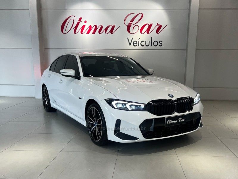 BMW 330E 2.0 M SPORT 16V TURBO HÍBRIDO 2023/2024 ÓTIMA CAR FLORES DA CUNHA / Carros no Vale
