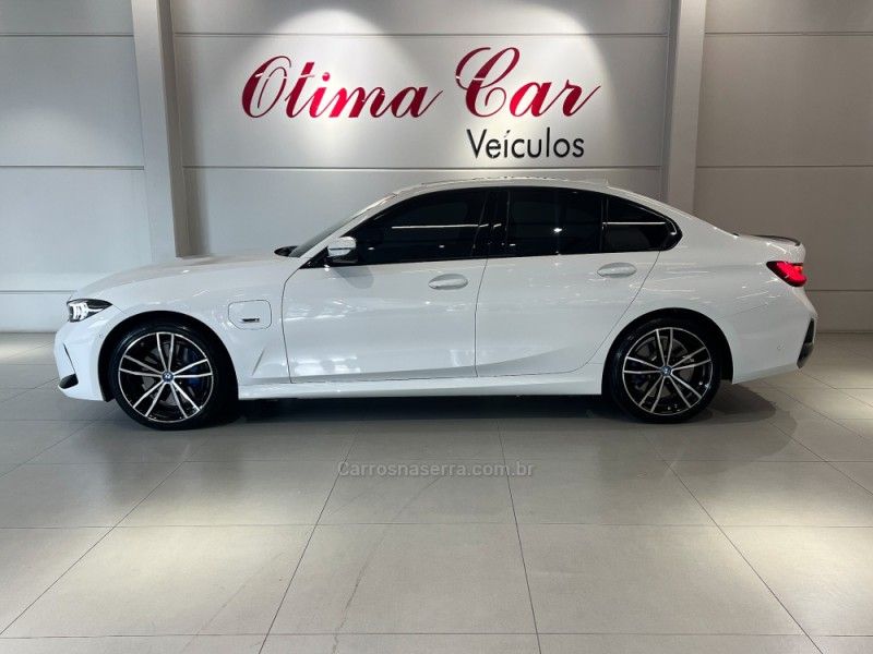 BMW 330E 2.0 M SPORT 16V TURBO HÍBRIDO 2023/2024 ÓTIMA CAR FLORES DA CUNHA / Carros no Vale BMW 330E 2.0 M SPORT 16V TURBO HÍBRIDO 2023/2024 ÓTIMA CAR FLORES DA CUNHA / Carros no Vale