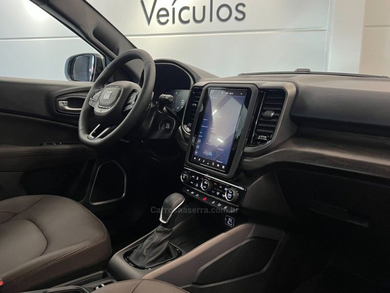 FIAT TORO 2.0 16V TURBO RANCH 4X4 AUTOMÁTICO 2025/2026 ÓTIMA CAR FLORES DA CUNHA / Carros no Vale