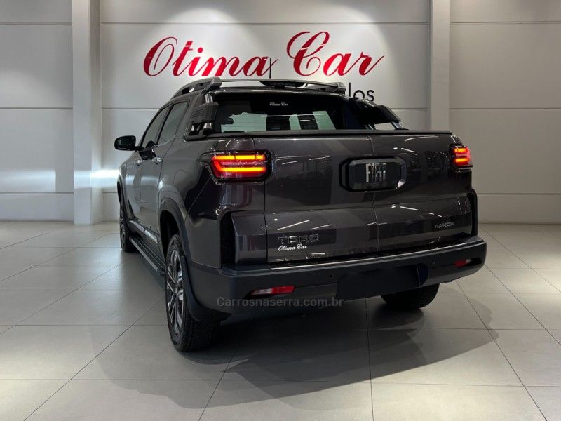FIAT TORO 2.0 16V TURBO RANCH 4X4 AUTOMÁTICO 2025/2026 ÓTIMA CAR FLORES DA CUNHA / Carros no Vale