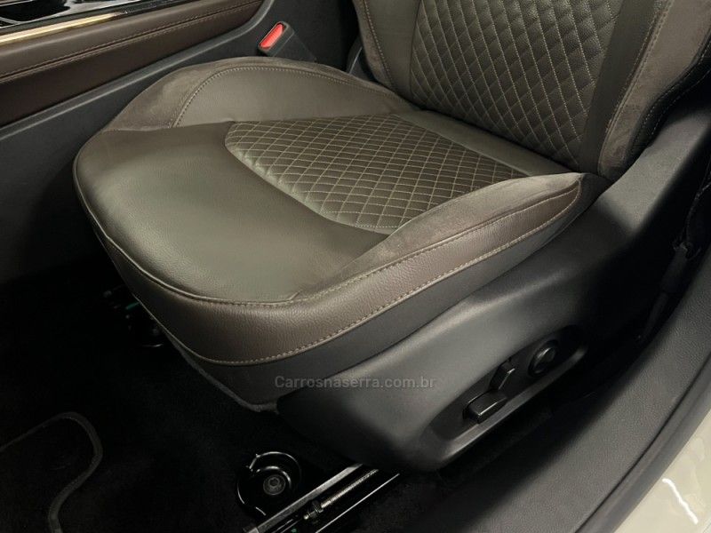 JEEP COMMANDER 1.3 OVERLAND T270 16V 4X2 TURBO 2022/2022 ÓTIMA CAR FLORES DA CUNHA / Carros no Vale