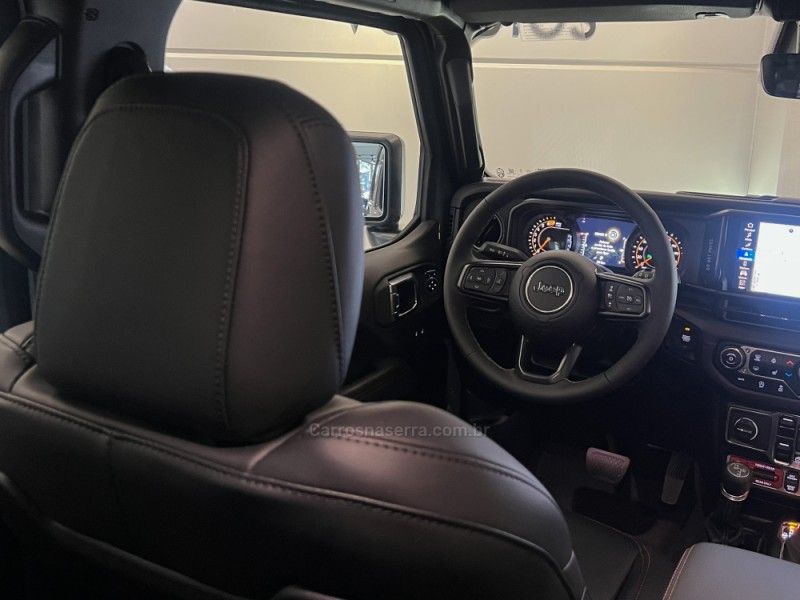 JEEP WRANGLER 2.0 RUBICON 4X4 AT8 16V 2025/2026 ÓTIMA CAR FLORES DA CUNHA / Carros no Vale