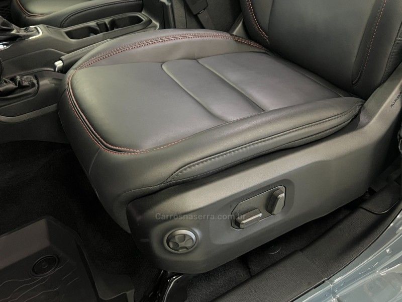 JEEP WRANGLER 2.0 RUBICON 4X4 AT8 16V 2025/2026 ÓTIMA CAR FLORES DA CUNHA / Carros no Vale