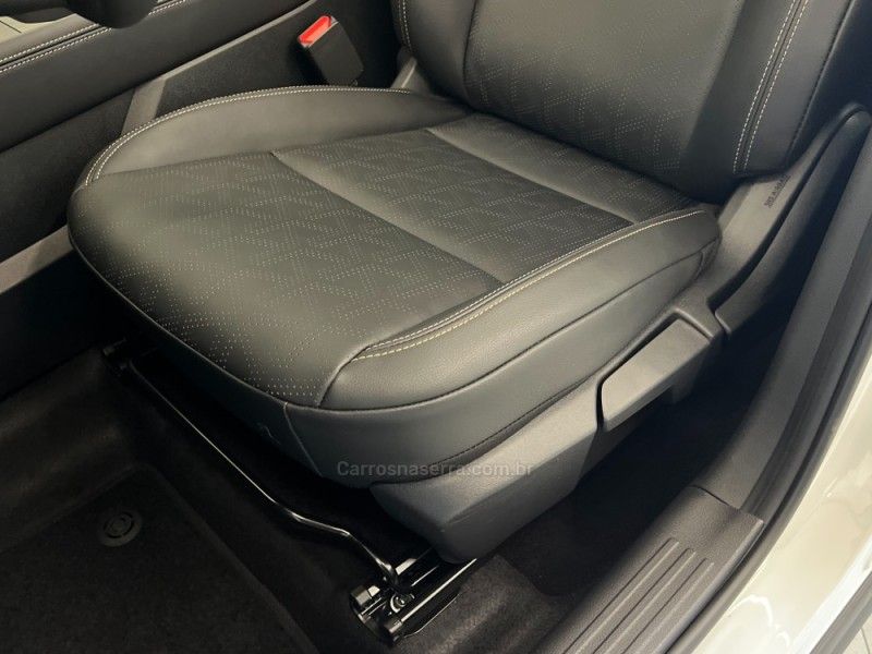 NISSAN KICKS 1.0 PLATINUM TURBO 2025/2026 ÓTIMA CAR FLORES DA CUNHA / Carros no Vale