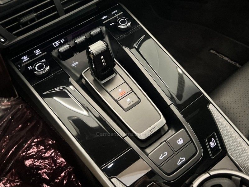 PORSCHE 911 3.0 CARRERA COUPÉ 2024/2025 ÓTIMA CAR FLORES DA CUNHA / Carros no Vale