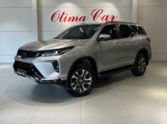 TOYOTA HILUX SW4 2.8 4X4 SRX PLATINUM TURBO 7 LUGARES 2024/2024 ÓTIMA CAR FLORES DA CUNHA / Carros no Vale