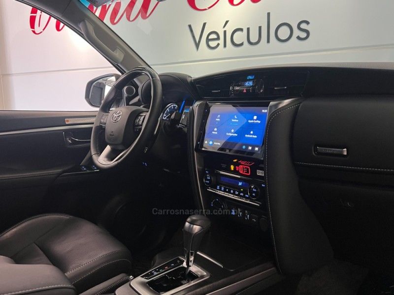 TOYOTA HILUX SW4 2.8 4X4 SRX PLATINUM TURBO 7 LUGARES 2024/2024 ÓTIMA CAR FLORES DA CUNHA / Carros no Vale TOYOTA HILUX SW4 2.8 4X4 SRX PLATINUM TURBO 7 LUGARES 2024/2024 ÓTIMA CAR FLORES DA CUNHA / Carros no Vale