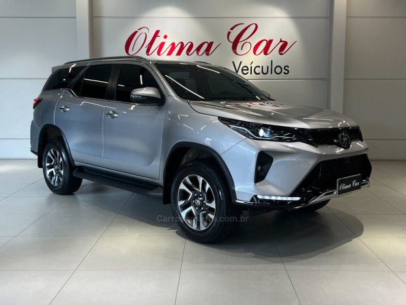 TOYOTA HILUX SW4 2.8 4X4 SRX PLATINUM TURBO 7 LUGARES 2024/2024 ÓTIMA CAR FLORES DA CUNHA / Carros no Vale TOYOTA HILUX SW4 2.8 4X4 SRX PLATINUM TURBO 7 LUGARES 2024/2024 ÓTIMA CAR FLORES DA CUNHA / Carros no Vale