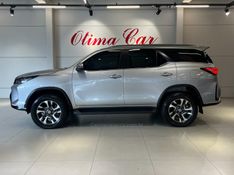 TOYOTA HILUX SW4 2.8 4X4 SRX PLATINUM TURBO 7 LUGARES 2024/2024 ÓTIMA CAR FLORES DA CUNHA / Carros no Vale