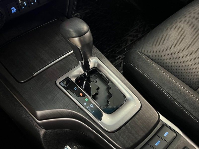 TOYOTA HILUX SW4 2.8 4X4 SRX PLATINUM TURBO 7 LUGARES 2024/2024 ÓTIMA CAR FLORES DA CUNHA / Carros no Vale