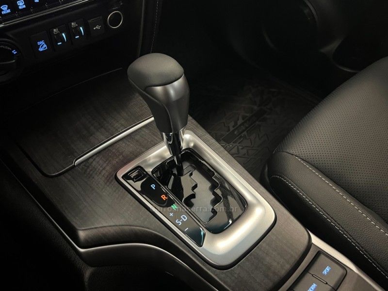 TOYOTA HILUX SW4 2.8 4X4 SRX PLATINUM TURBO 2025/2026 ÓTIMA CAR FLORES DA CUNHA / Carros no Vale