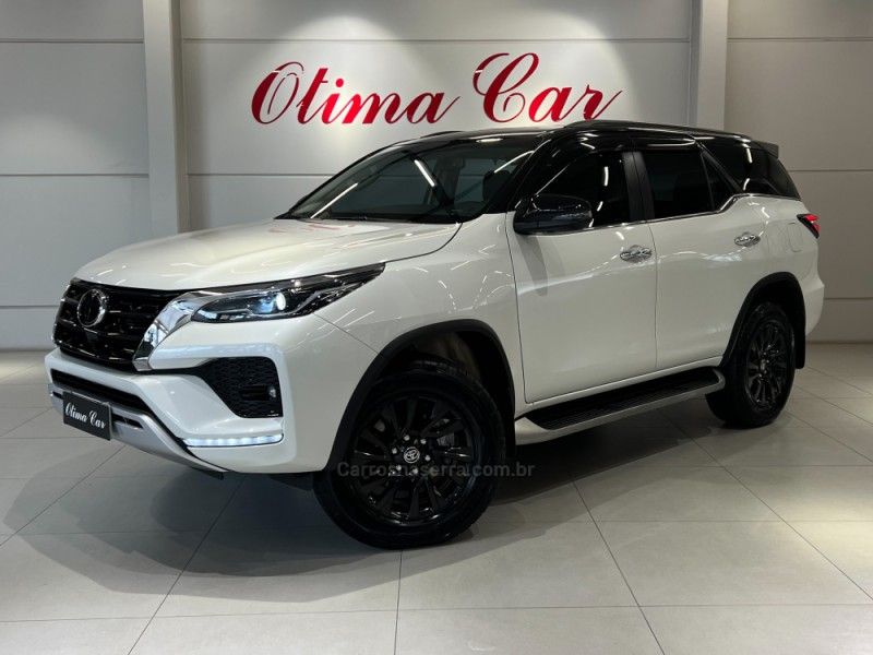 TOYOTA HILUX SW4 2.8 SRX 4X4 16V TURBO INTERCOOLER 2021/2021 ÓTIMA CAR FLORES DA CUNHA / Carros no Vale