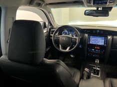 TOYOTA HILUX SW4 2.8 SRX 4X4 16V TURBO INTERCOOLER 2021/2021 ÓTIMA CAR FLORES DA CUNHA / Carros no Vale