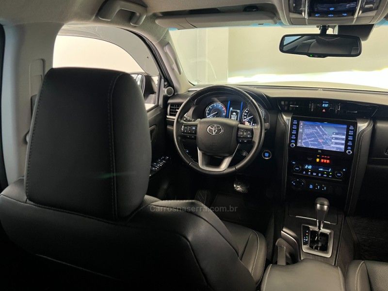 TOYOTA HILUX SW4 2.8 SRX 4X4 16V TURBO INTERCOOLER 2021/2021 ÓTIMA CAR FLORES DA CUNHA / Carros no Vale