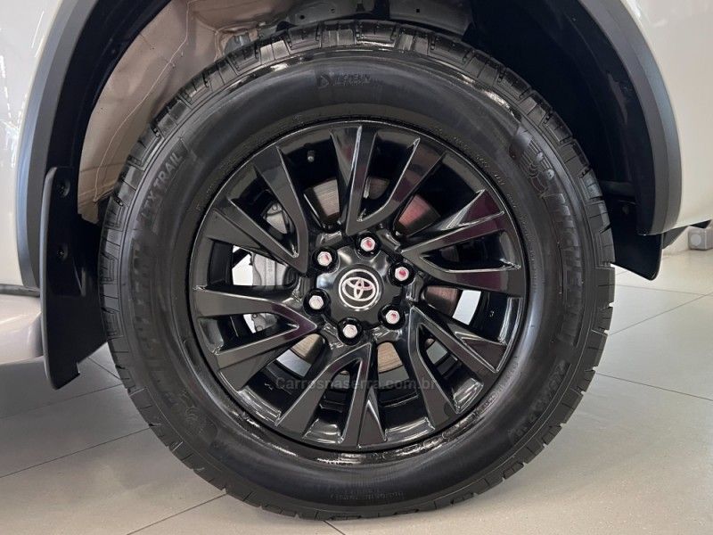 TOYOTA HILUX SW4 2.8 SRX 4X4 16V TURBO INTERCOOLER 2021/2021 ÓTIMA CAR FLORES DA CUNHA / Carros no Vale