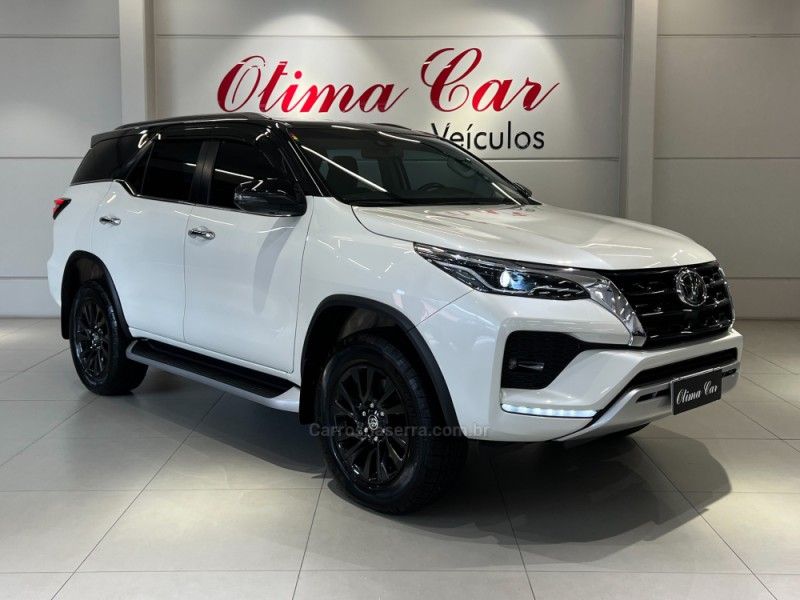 TOYOTA HILUX SW4 2.8 SRX 4X4 16V TURBO INTERCOOLER 2021/2021 ÓTIMA CAR FLORES DA CUNHA / Carros no Vale