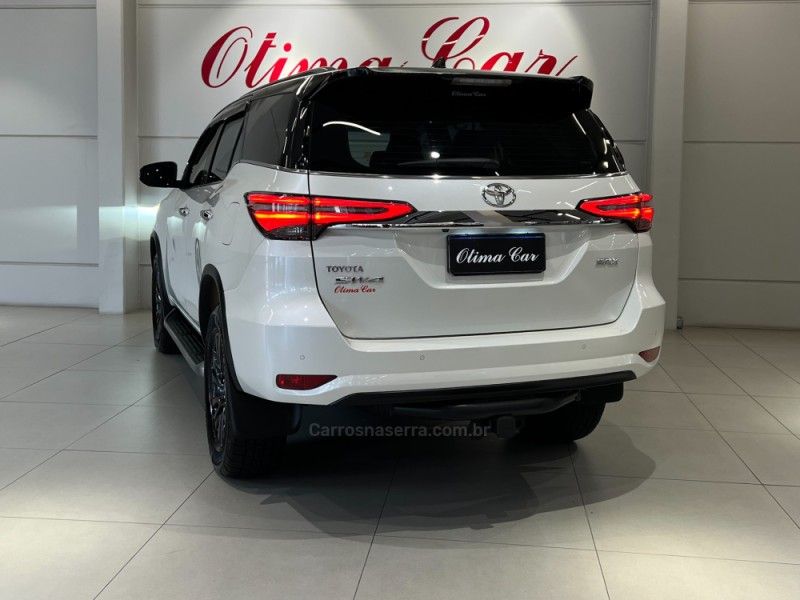 TOYOTA HILUX SW4 2.8 SRX 4X4 16V TURBO INTERCOOLER 2021/2021 ÓTIMA CAR FLORES DA CUNHA / Carros no Vale