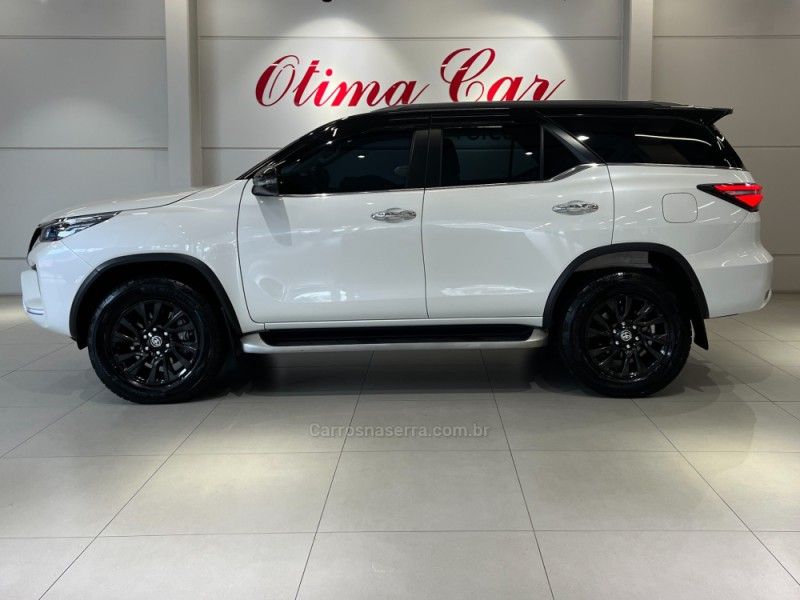 TOYOTA HILUX SW4 2.8 SRX 4X4 16V TURBO INTERCOOLER 2021/2021 ÓTIMA CAR FLORES DA CUNHA / Carros no Vale