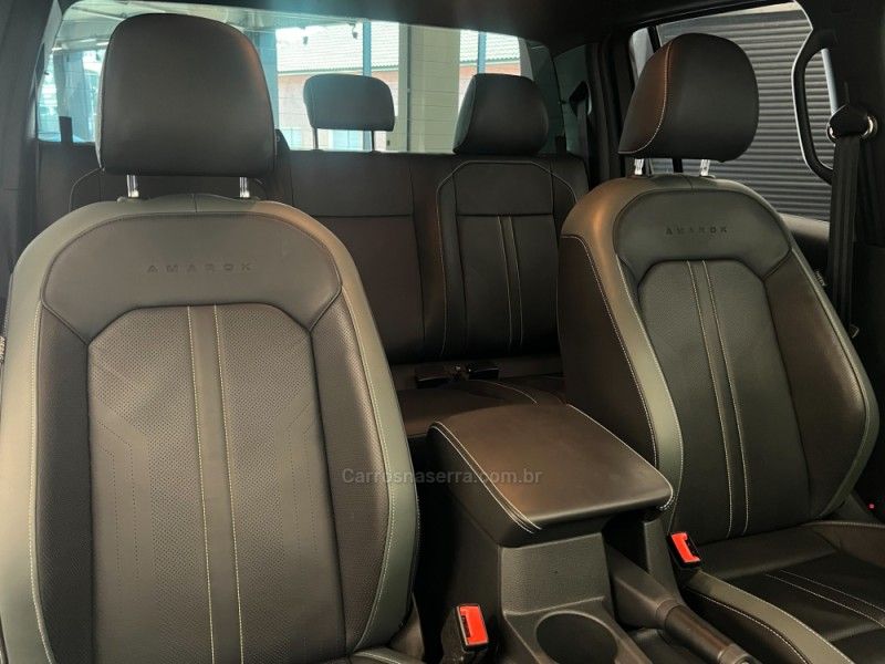 VOLKSWAGEN AMAROK 3.0 V6 EXTREME CD 4X4 AUTOMÁTICO 2024/2025 ÓTIMA CAR FLORES DA CUNHA / Carros no Vale