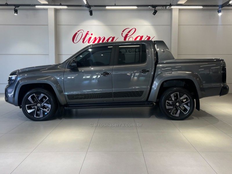 VOLKSWAGEN AMAROK 3.0 V6 EXTREME CD 4X4 AUTOMÁTICO 2024/2025 ÓTIMA CAR FLORES DA CUNHA / Carros no Vale