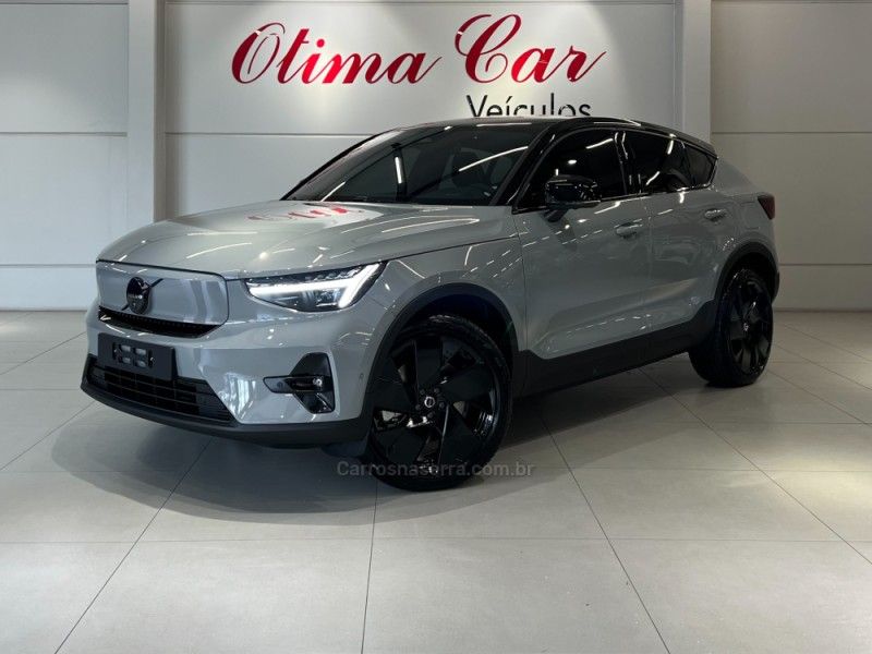 VOLVO EC40 BLACK EDITION ULTRA P8 ELÉTRICO 2025/2026 ÓTIMA CAR FLORES DA CUNHA / Carros no Vale