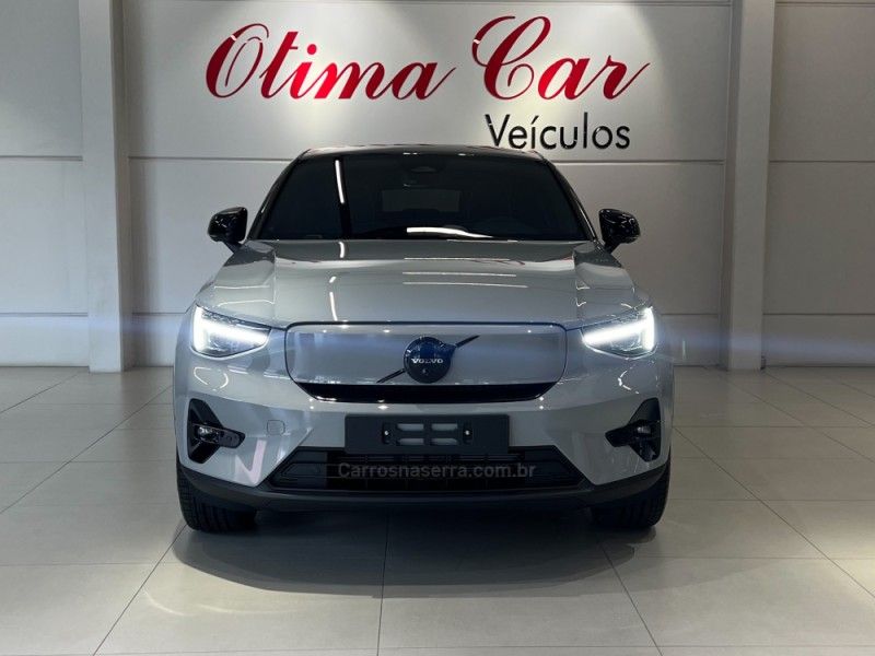 VOLVO EC40 BLACK EDITION ULTRA P8 ELÉTRICO 2025/2026 ÓTIMA CAR FLORES DA CUNHA / Carros no Vale