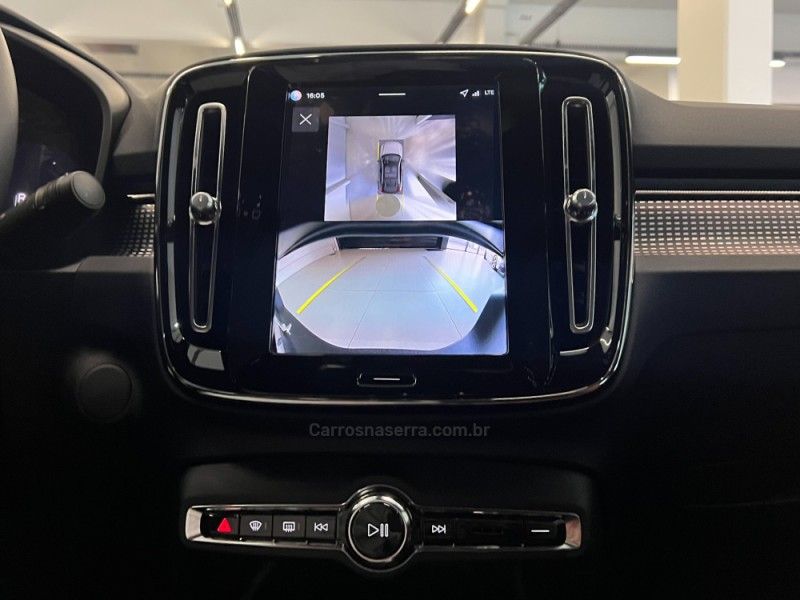 VOLVO EC40 BLACK EDITION ULTRA P8 ELÉTRICO 2025/2026 ÓTIMA CAR FLORES DA CUNHA / Carros no Vale