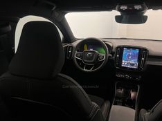 VOLVO EC40 BLACK EDITION ULTRA P8 ELÉTRICO 2025/2026 ÓTIMA CAR FLORES DA CUNHA / Carros no Vale