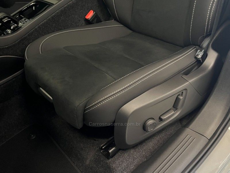 VOLVO EC40 BLACK EDITION ULTRA P8 ELÉTRICO 2025/2026 ÓTIMA CAR FLORES DA CUNHA / Carros no Vale