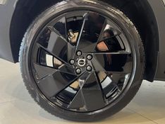 VOLVO EC40 BLACK EDITION ULTRA P8 ELÉTRICO 2025/2026 ÓTIMA CAR FLORES DA CUNHA / Carros no Vale