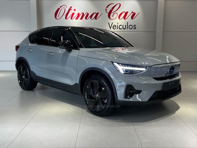 VOLVO EC40 BLACK EDITION ULTRA P8 ELÉTRICO 2025/2026 ÓTIMA CAR FLORES DA CUNHA / Carros no Vale