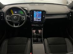 VOLVO EC40 BLACK EDITION ULTRA P8 ELÉTRICO 2025/2026 ÓTIMA CAR FLORES DA CUNHA / Carros no Vale