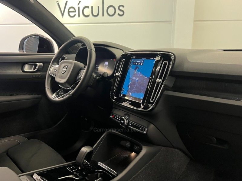 VOLVO EC40 PLUS P6 ELÉTRICO 2025/2026 ÓTIMA CAR FLORES DA CUNHA / Carros no Vale