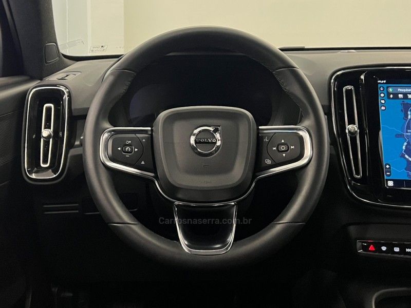 VOLVO EC40 PLUS P6 ELÉTRICO 2025/2026 ÓTIMA CAR FLORES DA CUNHA / Carros no Vale