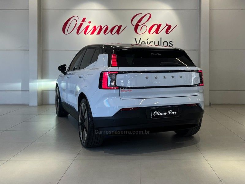 VOLVO EX30 ULTRA EXTENDED RANGE 2024/2024 ÓTIMA CAR FLORES DA CUNHA / Carros no Vale
