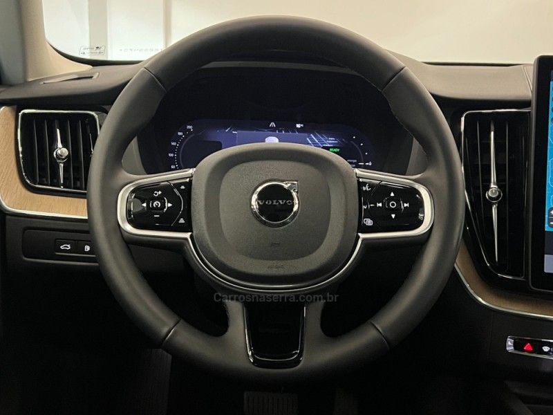 VOLVO XC60 2.0 T8 RECHARGE PLUS AWD HIBRIDO 2025/2026 ÓTIMA CAR FLORES DA CUNHA / Carros no Vale VOLVO XC60 2.0 T8 RECHARGE PLUS AWD HIBRIDO 2025/2026 ÓTIMA CAR FLORES DA CUNHA / Carros no Vale