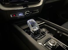 VOLVO XC60 2.0 T8 ULTRA DARK AWD HÍBRIDO 2025/2026 ÓTIMA CAR FLORES DA CUNHA / Carros no Vale