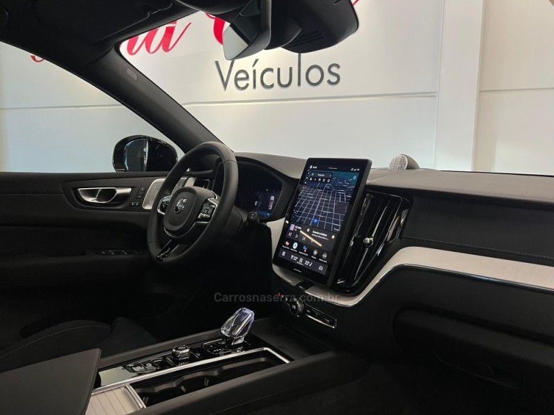 VOLVO XC60 2.0 T8 ULTRA DARK AWD HÍBRIDO 2025/2026 ÓTIMA CAR FLORES DA CUNHA / Carros no Vale
