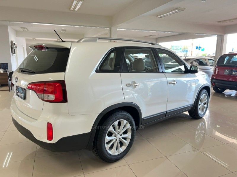 KIA SORENTO 2.4 EX2 4X2 16V 2014/2015 CIMIRRO AUTOMÓVEIS TAQUARA / Carros no Vale KIA SORENTO 2.4 EX2 4X2 16V 2014/2015 CIMIRRO AUTOMÓVEIS TAQUARA / Carros no Vale