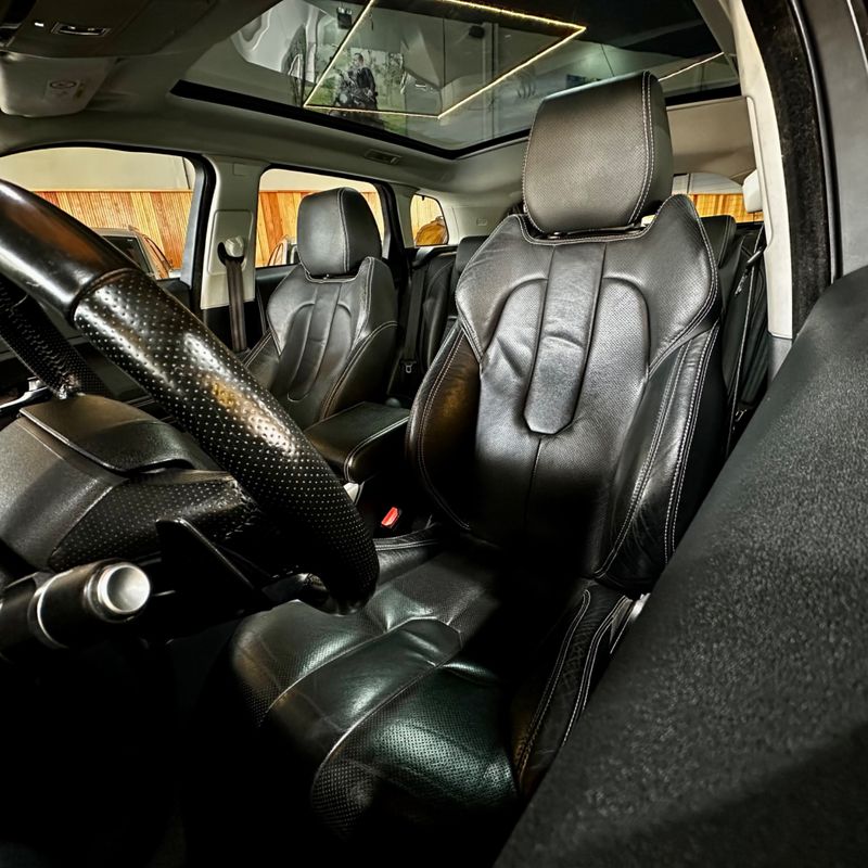 Land Rover Range R Evoque Si4 Se 2.0 2014/2015 DL MOTORS LAJEADO / Carros no Vale