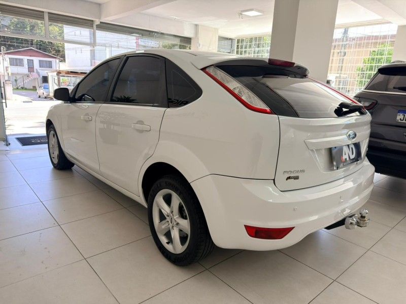 FORD FOCUS 2.0 GLX 16V 2012/2013 ANDRIGO VEÍCULOS CAXIAS DO SUL / Carros no Vale