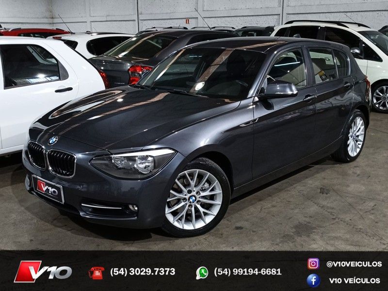 BMW 118I 1.6 URBAN LINE 16V TURBO 2013/2014 V10 VEÍCULOS CAXIAS DO SUL / Carros no Vale