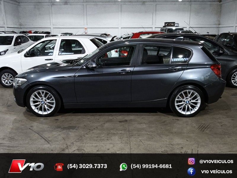 BMW 118I 1.6 URBAN LINE 16V TURBO 2013/2014 V10 VEÍCULOS CAXIAS DO SUL / Carros no Vale