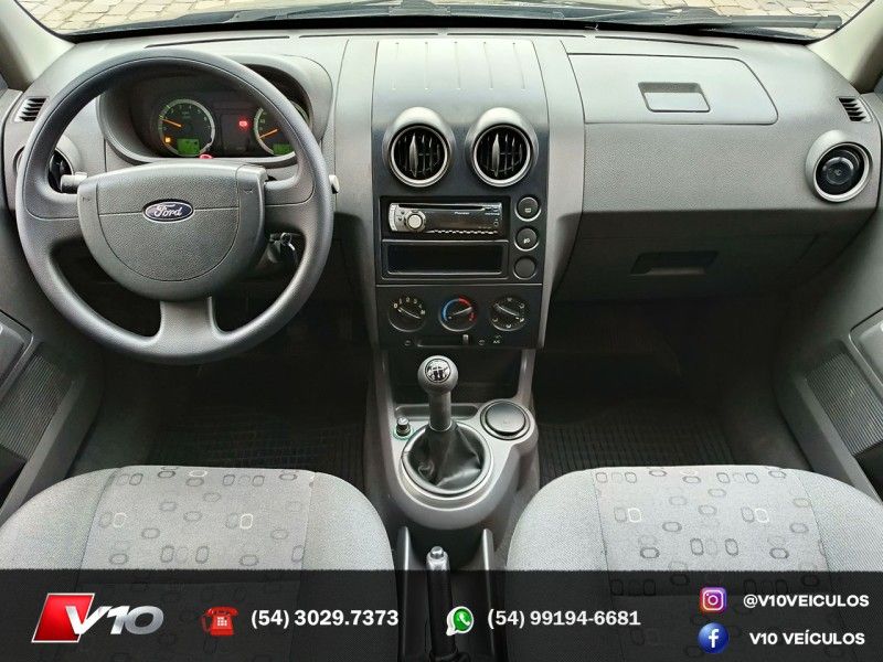 FORD ECOSPORT 1.6 XLT 8V 2003/2004 V10 VEÍCULOS CAXIAS DO SUL / Carros no Vale