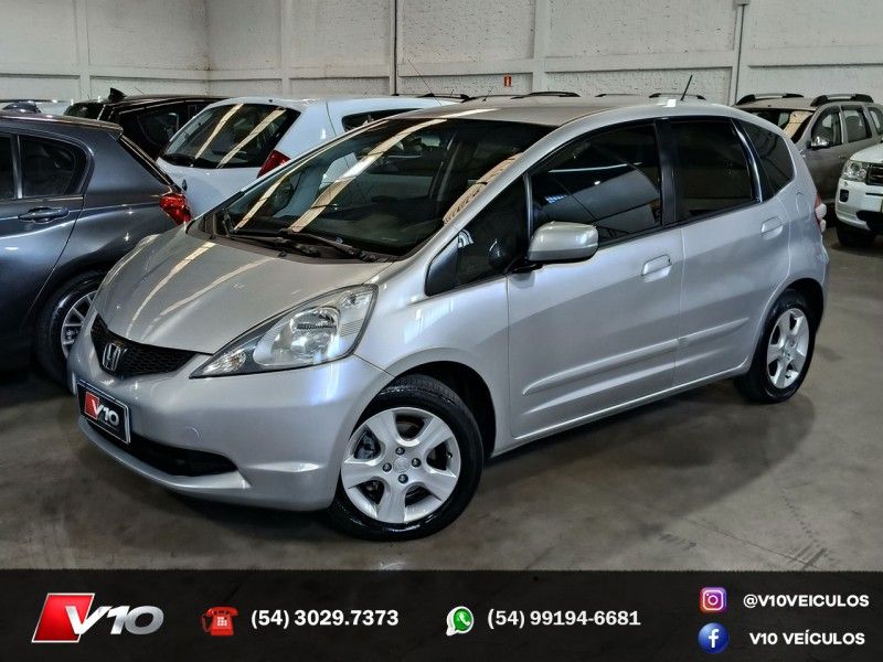 HONDA FIT 1.4 LX 16V 2010/2011 V10 VEÍCULOS CAXIAS DO SUL / Carros no Vale