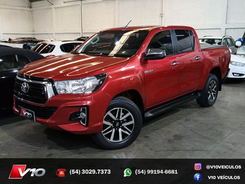 TOYOTA HILUX 2.8 SRV 4X4 CD 16V 2019/2020 V10 VEÍCULOS CAXIAS DO SUL / Carros no Vale