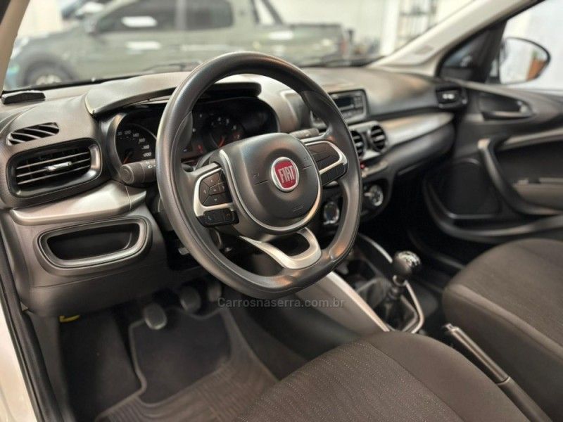 FIAT CRONOS 1.3 DRIVE 8V 2018/2019 LUIGGI AUTOMÓVEIS CARLOS BARBOSA / Carros no Vale