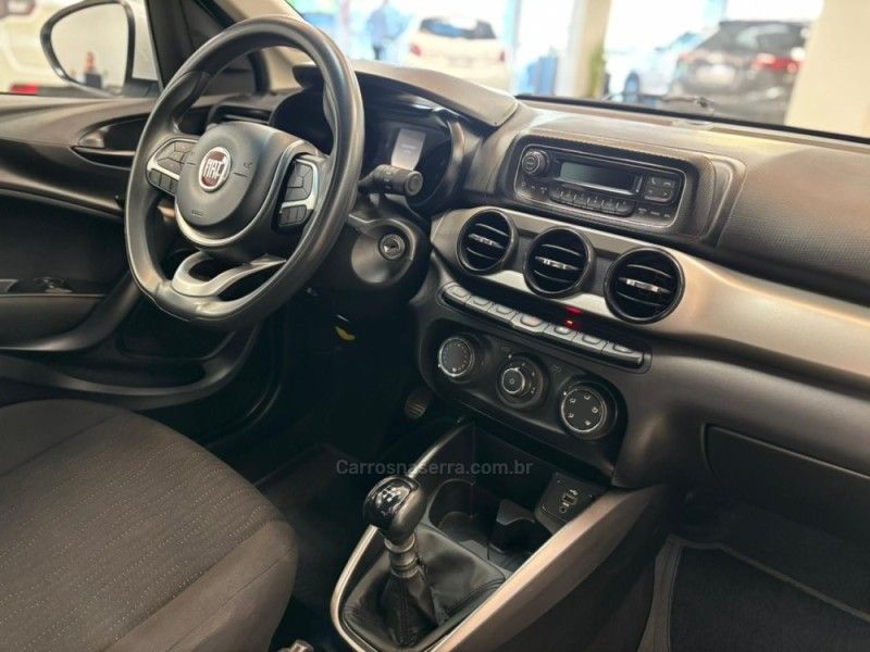 FIAT CRONOS 1.3 DRIVE 8V 2018/2019 LUIGGI AUTOMÓVEIS CARLOS BARBOSA / Carros no Vale